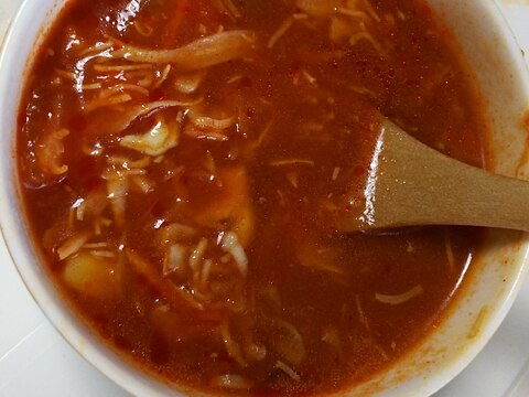 千切りキャベツのトマトスープ